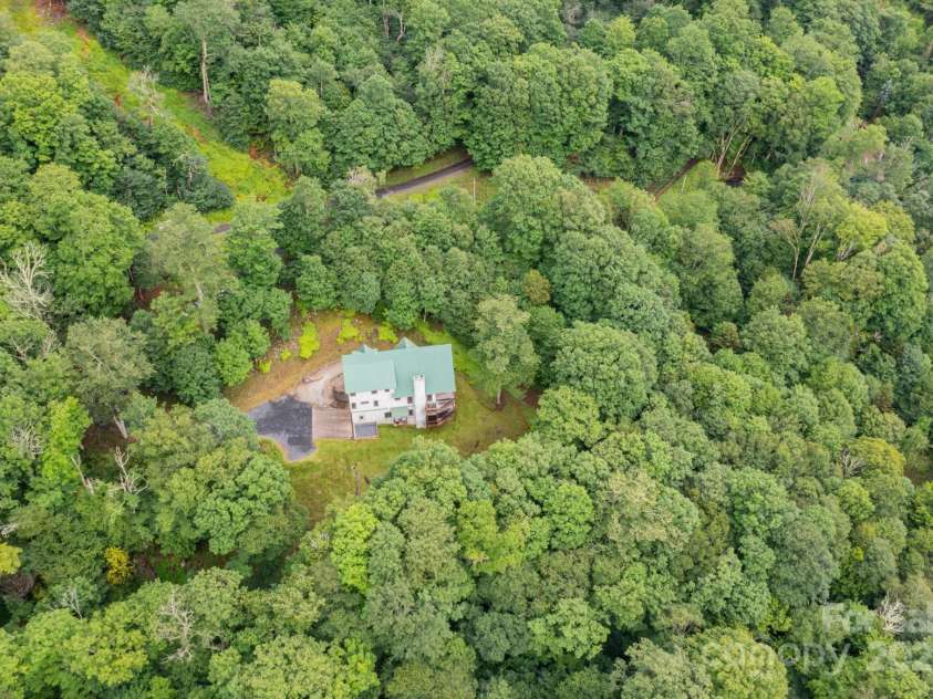 155 Mule Trail Drive, Bakersville, NC 28705.  MLS# CAR4278961, YatesRealty ID 27376. 