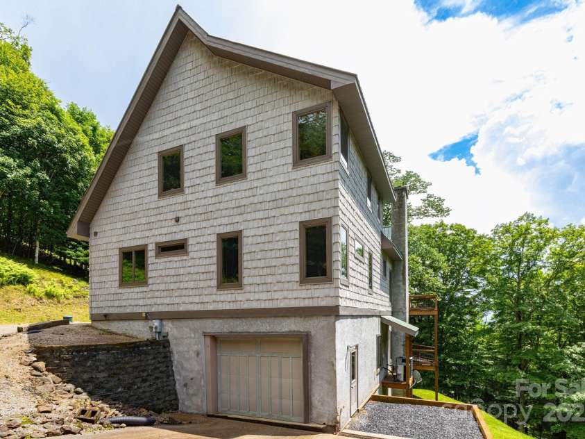 155 Mule Trail Drive, Bakersville, NC 28705.  MLS# CAR4278961, YatesRealty ID 27376. 