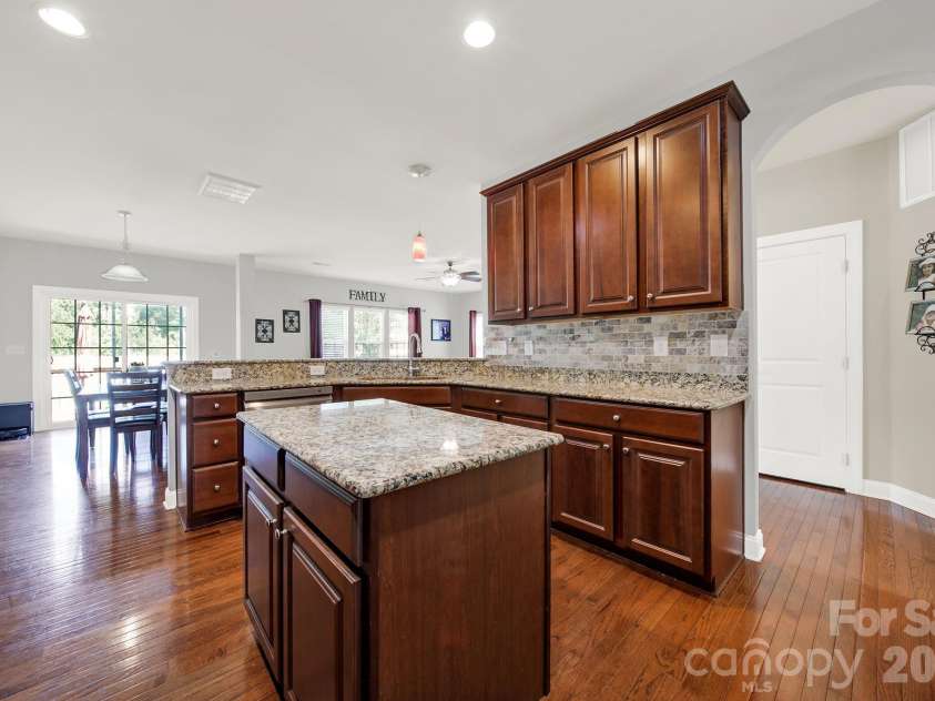 16416 Leavitt Lane, Davidson, NC 28036.  MLS# CAR4379228, YatesRealty ID 27376. 