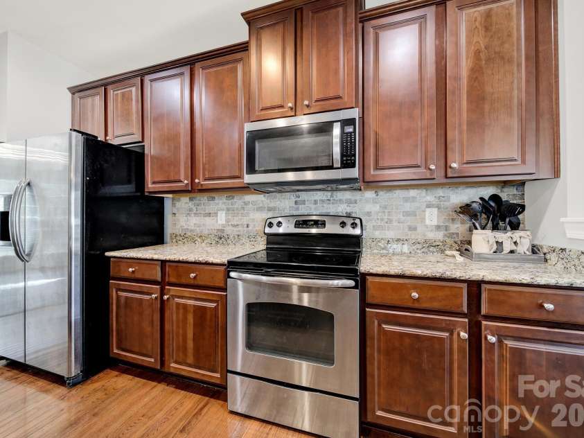 16416 Leavitt Lane, Davidson, NC 28036.  MLS# CAR4379228, YatesRealty ID 27376. 