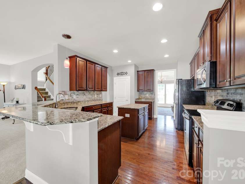 16416 Leavitt Lane, Davidson, NC 28036.  MLS# CAR4379228, YatesRealty ID 27376. 