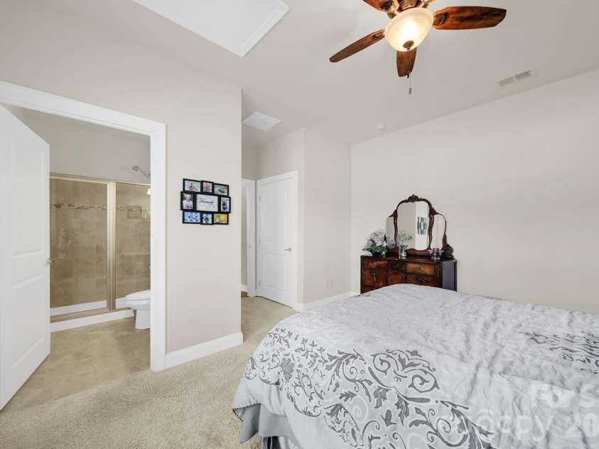 16416 Leavitt Lane, Davidson, NC 28036.  MLS# CAR4379228, YatesRealty ID 27376. 