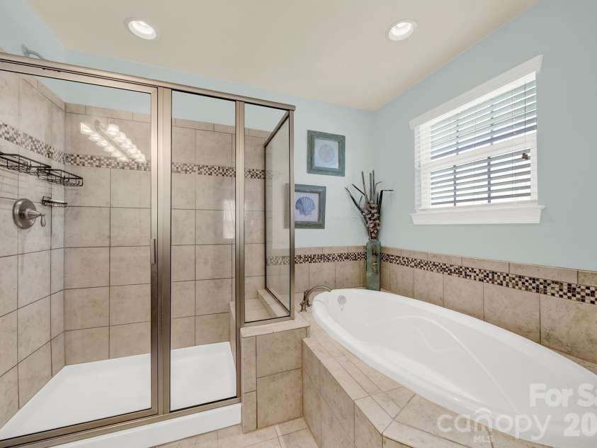 16416 Leavitt Lane, Davidson, NC 28036.  MLS# CAR4379228, YatesRealty ID 27376. 