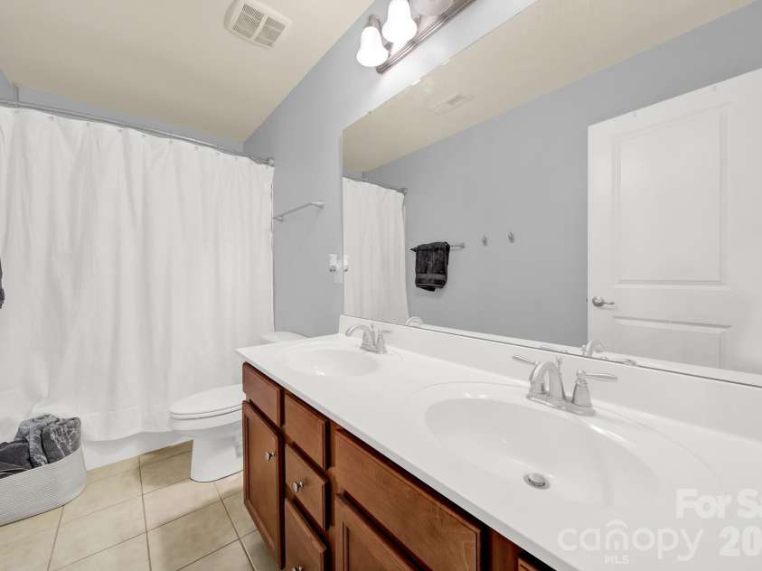16416 Leavitt Lane, Davidson, NC 28036.  MLS# CAR4379228, YatesRealty ID 27376. 