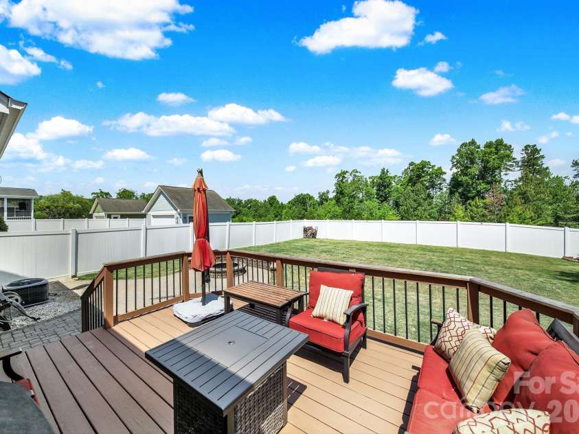16416 Leavitt Lane, Davidson, NC 28036.  MLS# CAR4379228, YatesRealty ID 27376. 