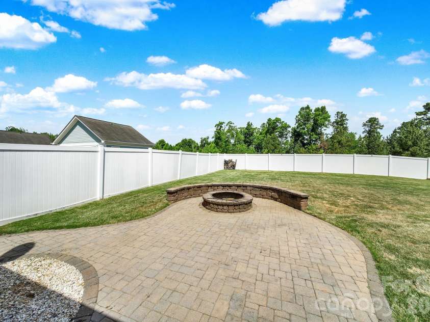 16416 Leavitt Lane, Davidson, NC 28036.  MLS# CAR4379228, YatesRealty ID 27376. 