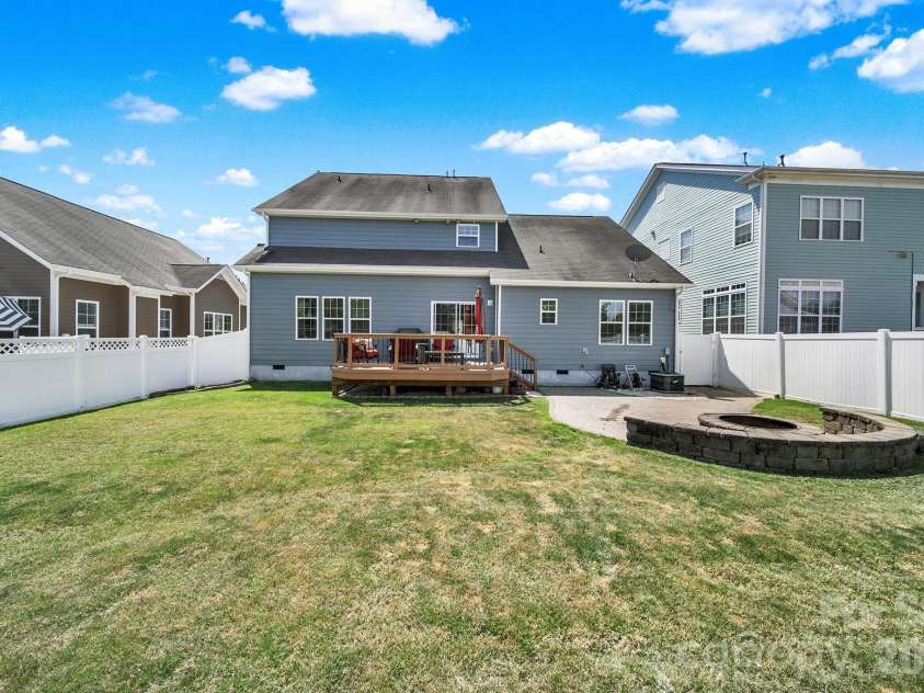 16416 Leavitt Lane, Davidson, NC 28036.  MLS# CAR4379228, YatesRealty ID 27376. 
