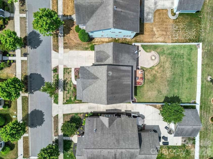 16416 Leavitt Lane, Davidson, NC 28036.  MLS# CAR4379228, YatesRealty ID 27376. 
