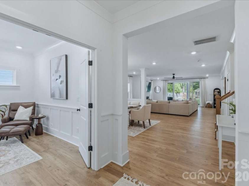 2904 Clemson Avenue, Charlotte, NC 28205.  MLS# CAR4367687, YatesRealty ID 27377. 