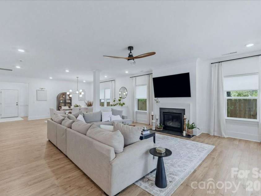 2904 Clemson Avenue, Charlotte, NC 28205.  MLS# CAR4367687, YatesRealty ID 27377. 