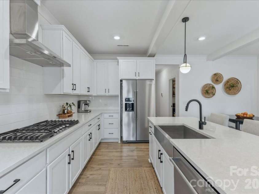 2904 Clemson Avenue, Charlotte, NC 28205.  MLS# CAR4367687, YatesRealty ID 27377. 