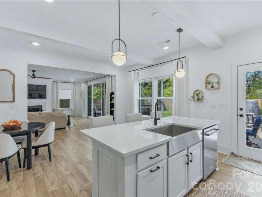 2904 Clemson Avenue, Charlotte, NC 28205.  MLS# CAR4367687, YatesRealty ID 27377. 