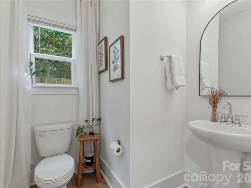 2904 Clemson Avenue, Charlotte, NC 28205.  MLS# CAR4367687, YatesRealty ID 27377. 