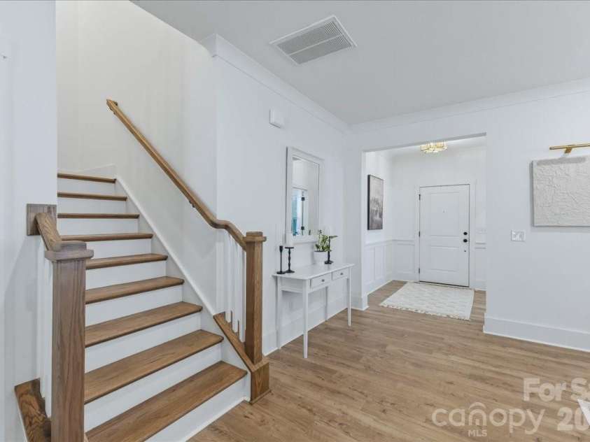 2904 Clemson Avenue, Charlotte, NC 28205.  MLS# CAR4367687, YatesRealty ID 27377. 