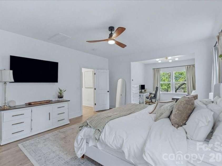 2904 Clemson Avenue, Charlotte, NC 28205.  MLS# CAR4367687, YatesRealty ID 27377. 