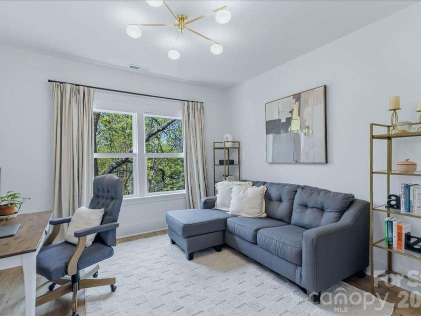 2904 Clemson Avenue, Charlotte, NC 28205.  MLS# CAR4367687, YatesRealty ID 27377. 