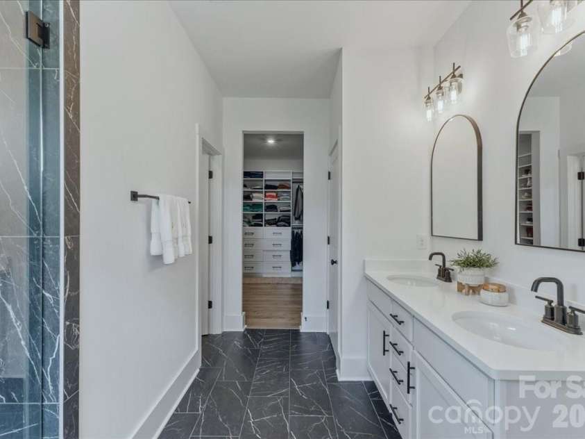 2904 Clemson Avenue, Charlotte, NC 28205.  MLS# CAR4367687, YatesRealty ID 27377. 
