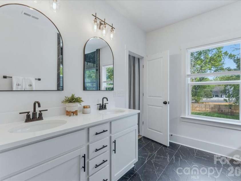 2904 Clemson Avenue, Charlotte, NC 28205.  MLS# CAR4367687, YatesRealty ID 27377. 