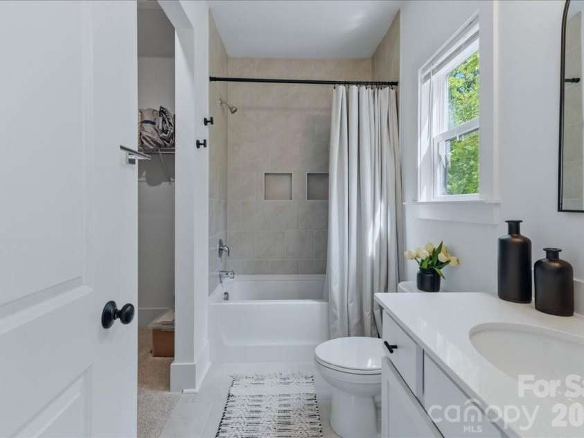 2904 Clemson Avenue, Charlotte, NC 28205.  MLS# CAR4367687, YatesRealty ID 27377. 