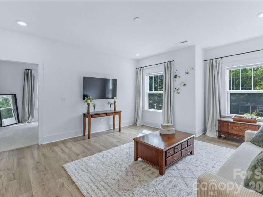 2904 Clemson Avenue, Charlotte, NC 28205.  MLS# CAR4367687, YatesRealty ID 27377. 