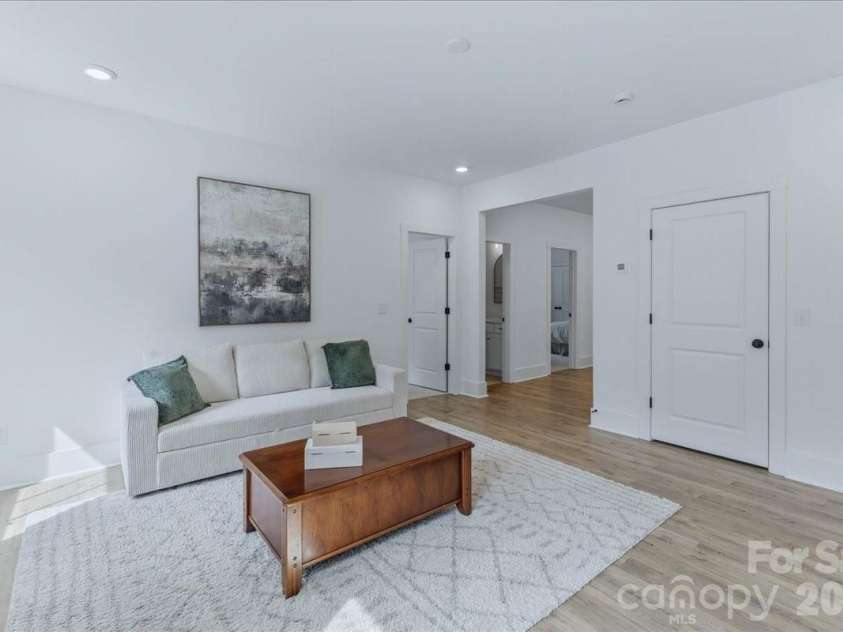 2904 Clemson Avenue, Charlotte, NC 28205.  MLS# CAR4367687, YatesRealty ID 27377. 