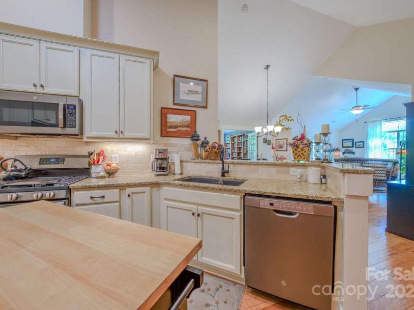 38 Westfield Way, Candler, NC 28715.  MLS# CAR4274179, YatesRealty ID 27377. Kitchen