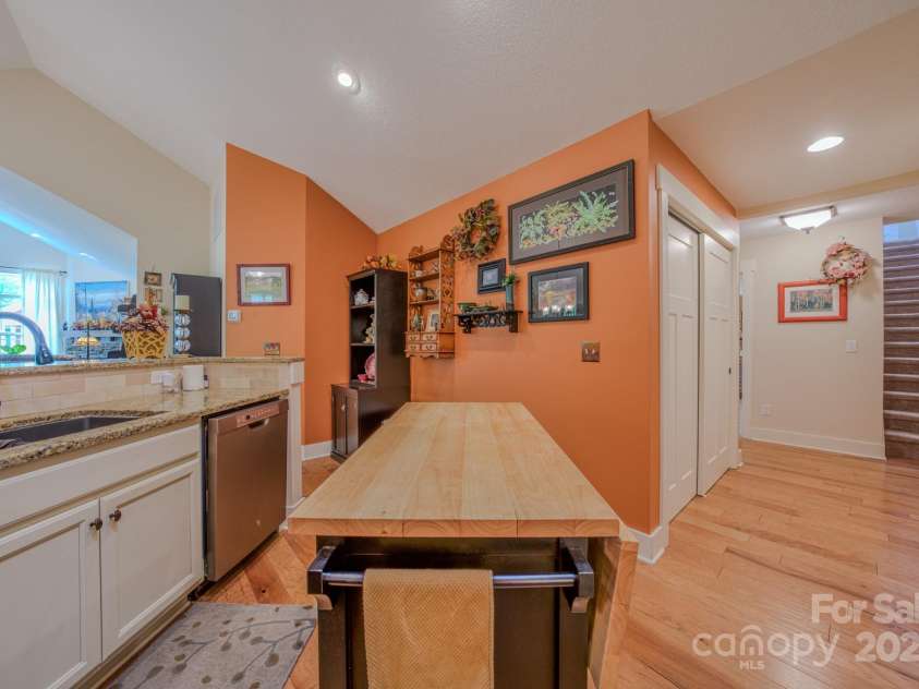38 Westfield Way, Candler, NC 28715.  MLS# CAR4274179, YatesRealty ID 27377. Kitchen