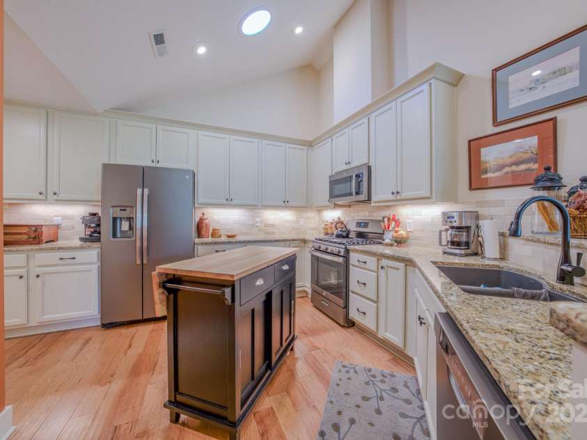 38 Westfield Way, Candler, NC 28715.  MLS# CAR4274179, YatesRealty ID 27377. Kitchen