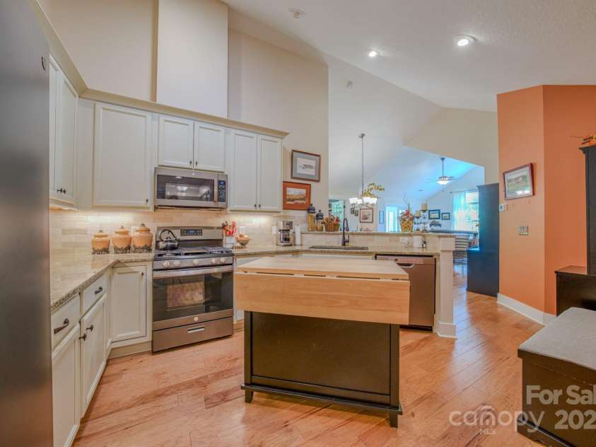 38 Westfield Way, Candler, NC 28715.  MLS# CAR4274179, YatesRealty ID 27377. Kitchen