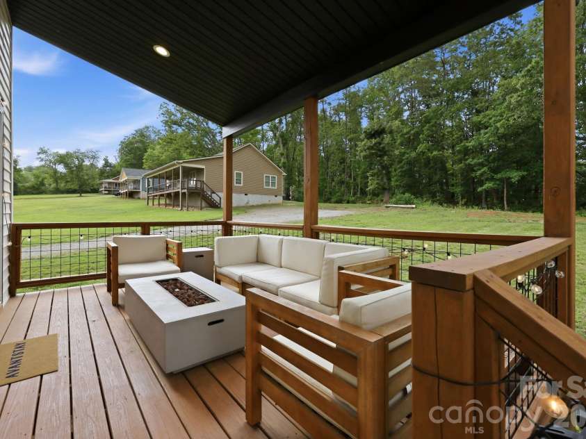 27 Ben Lippen Road, Asheville, NC 28806.  MLS# CAR4384756, YatesRealty ID 27378. 