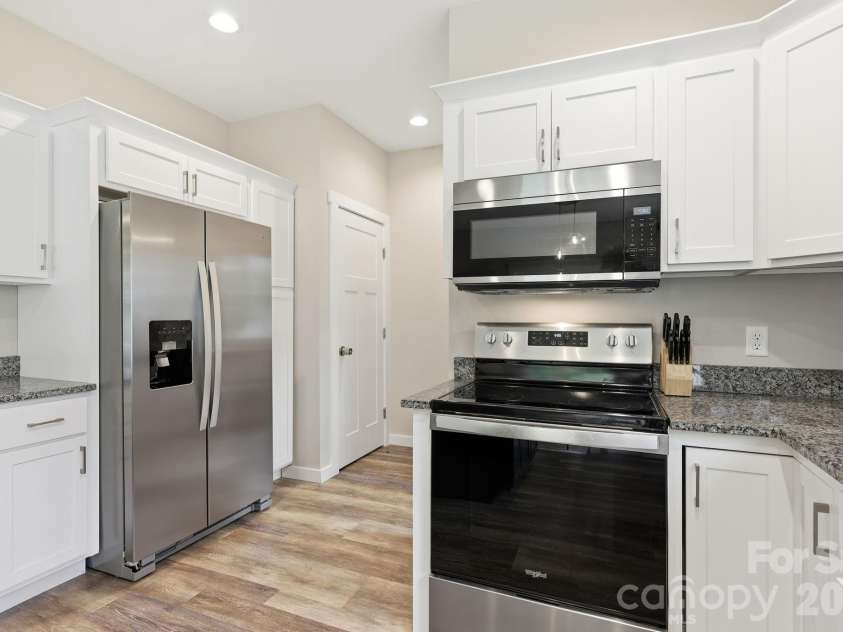 27 Ben Lippen Road, Asheville, NC 28806.  MLS# CAR4384756, YatesRealty ID 27378. 