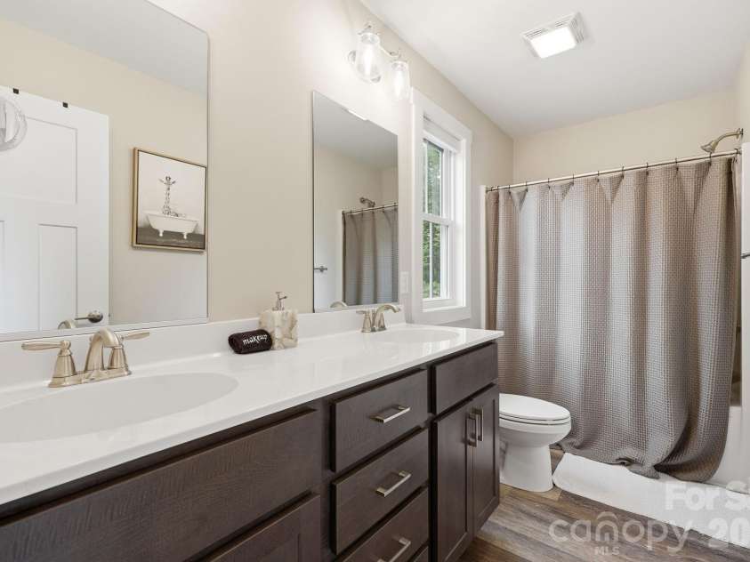 27 Ben Lippen Road, Asheville, NC 28806.  MLS# CAR4384756, YatesRealty ID 27378. 