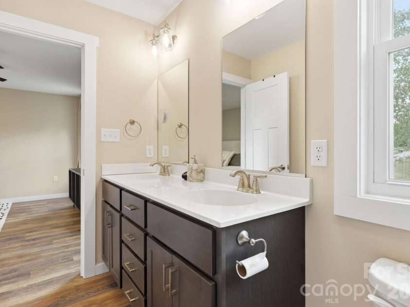 27 Ben Lippen Road, Asheville, NC 28806.  MLS# CAR4384756, YatesRealty ID 27378. 