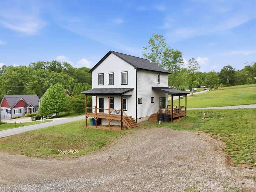 27 Ben Lippen Road, Asheville, NC 28806.  MLS# CAR4384756, YatesRealty ID 27378. 