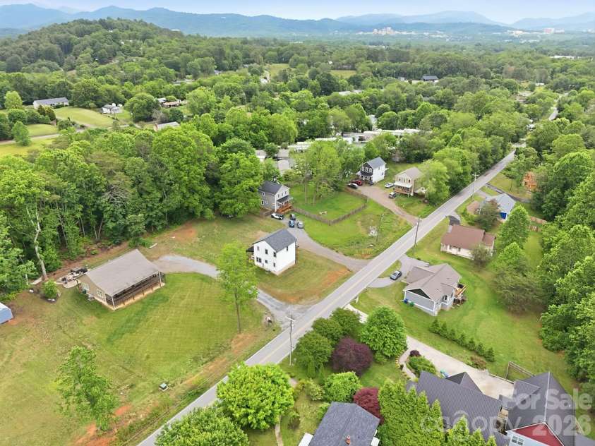 27 Ben Lippen Road, Asheville, NC 28806.  MLS# CAR4384756, YatesRealty ID 27378. 