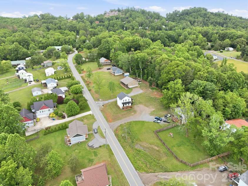 27 Ben Lippen Road, Asheville, NC 28806.  MLS# CAR4384756, YatesRealty ID 27378. 