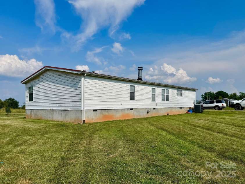 2510 LEONHARDT Road, Cherryville, NC 28021.  MLS# CAR4279675, YatesRealty ID 27379. 