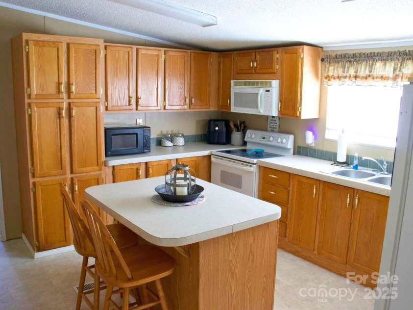 2510 LEONHARDT Road, Cherryville, NC 28021.  MLS# CAR4279675, YatesRealty ID 27379. 