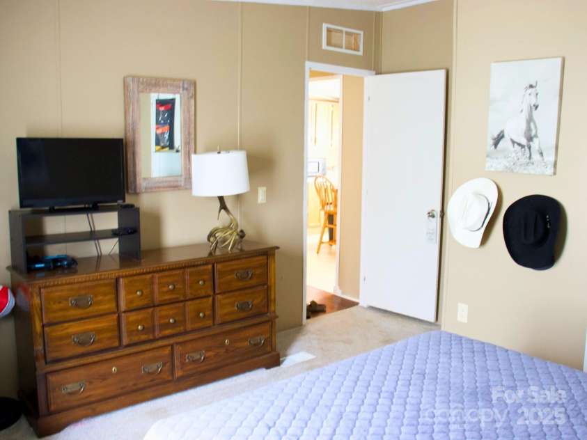 2510 LEONHARDT Road, Cherryville, NC 28021.  MLS# CAR4279675, YatesRealty ID 27379. 