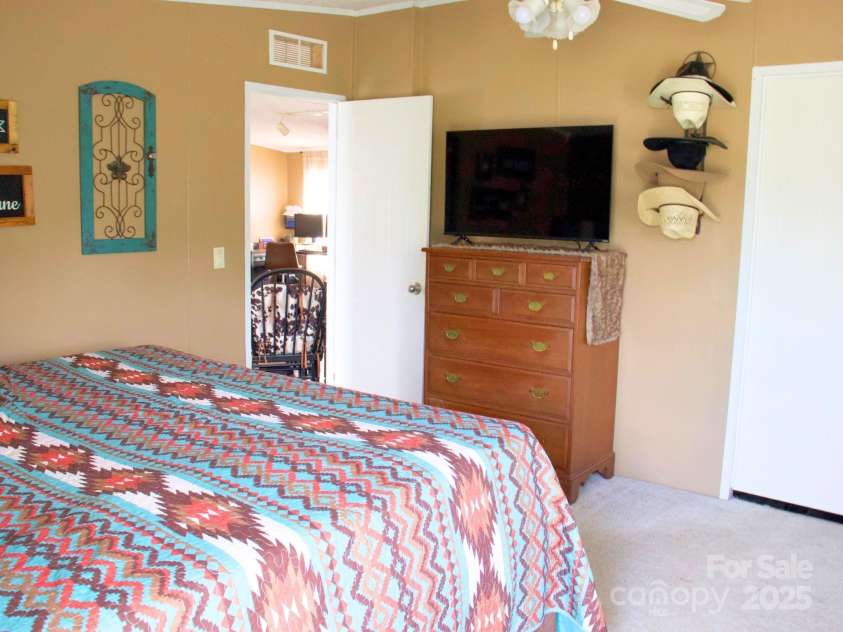 2510 LEONHARDT Road, Cherryville, NC 28021.  MLS# CAR4279675, YatesRealty ID 27379. 