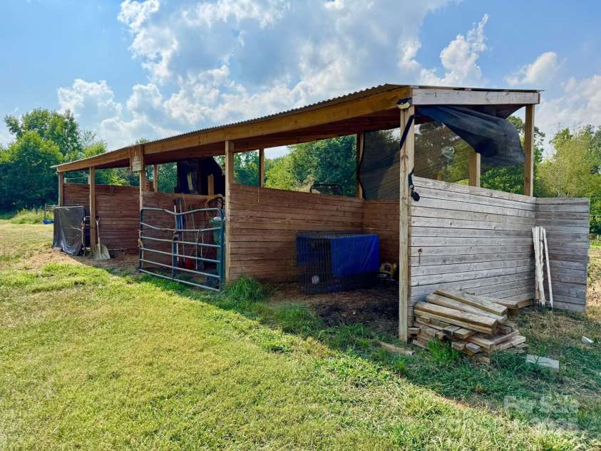 2510 LEONHARDT Road, Cherryville, NC 28021.  MLS# CAR4279675, YatesRealty ID 27379. 