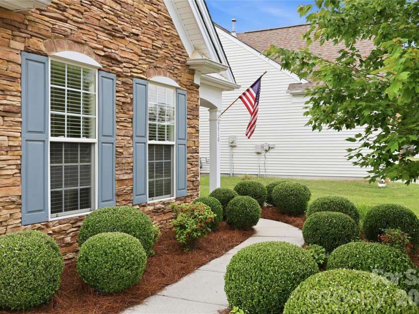 9510 Kestral Ridge Drive, Charlotte, NC 28269.  MLS# CAR4380315, YatesRealty ID 27379. 