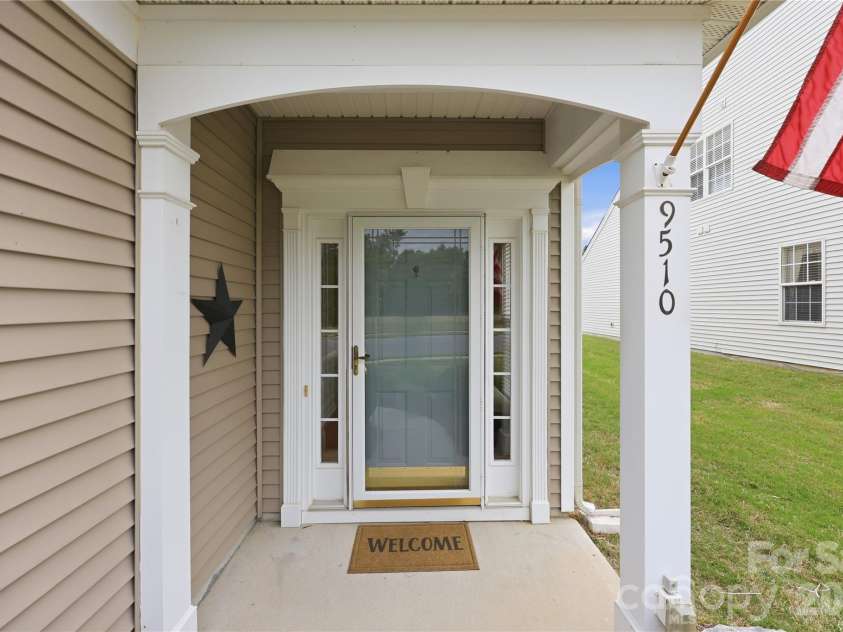 9510 Kestral Ridge Drive, Charlotte, NC 28269.  MLS# CAR4380315, YatesRealty ID 27379. 