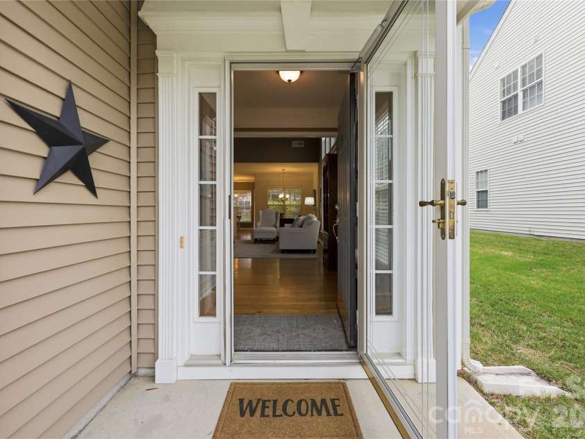 9510 Kestral Ridge Drive, Charlotte, NC 28269.  MLS# CAR4380315, YatesRealty ID 27379. 