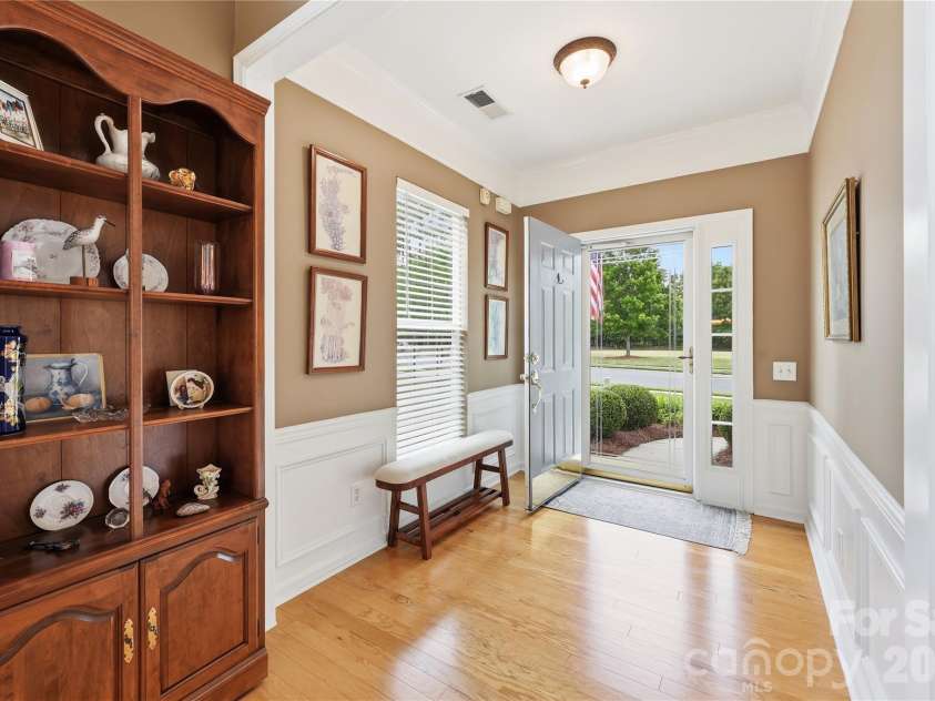 9510 Kestral Ridge Drive, Charlotte, NC 28269.  MLS# CAR4380315, YatesRealty ID 27379. 