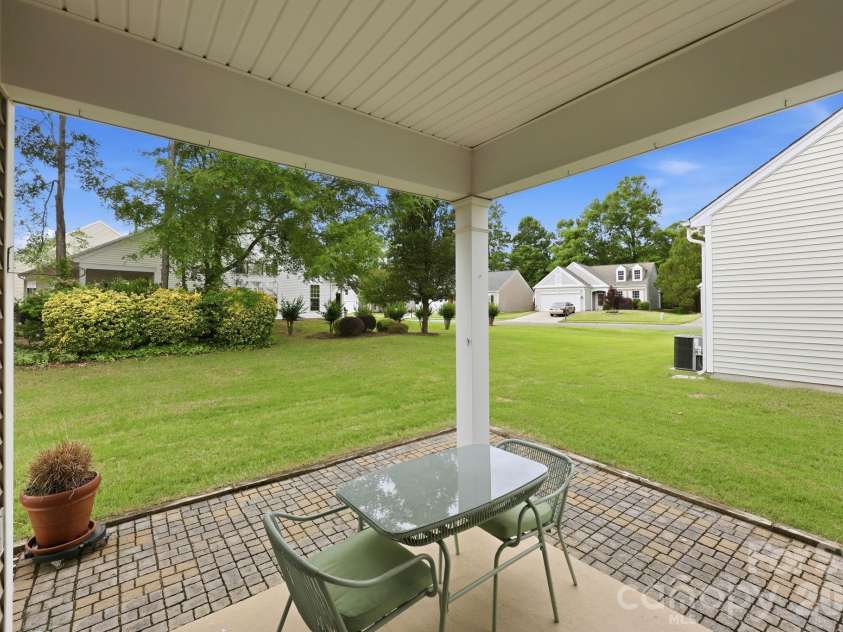 9510 Kestral Ridge Drive, Charlotte, NC 28269.  MLS# CAR4380315, YatesRealty ID 27379. 
