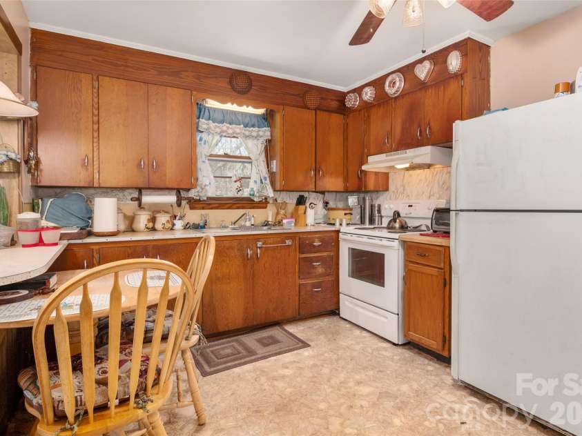 1631 Lincoln Drive, Shelby, NC 28152.  MLS# CAR4338674, YatesRealty ID 2738. 