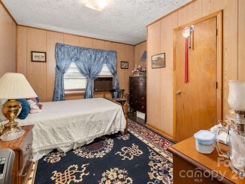 1631 Lincoln Drive, Shelby, NC 28152.  MLS# CAR4338674, YatesRealty ID 2738. 