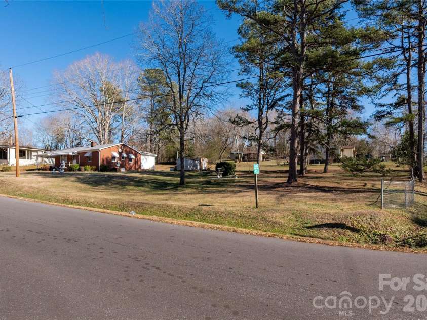 1631 Lincoln Drive, Shelby, NC 28152.  MLS# CAR4338674, YatesRealty ID 2738. 