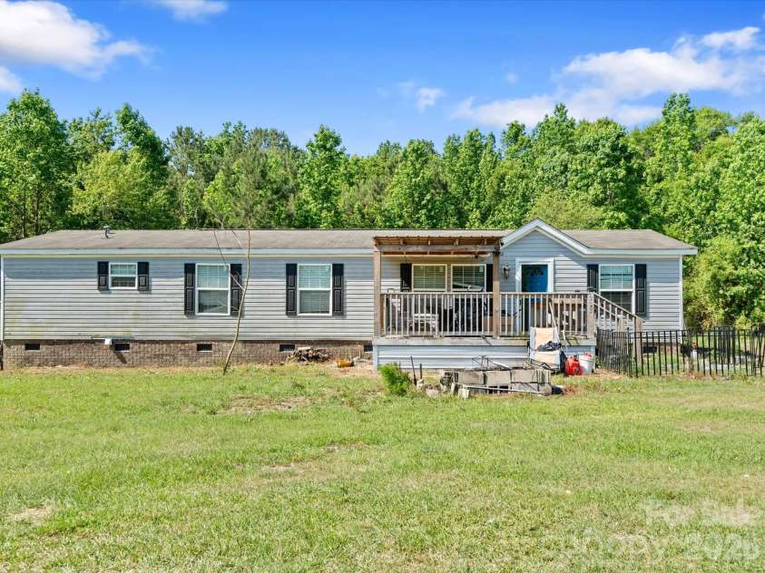 292 Longhorn Lane, Cheraw, SC 29520.  MLS# CAR4384944, YatesRealty ID 27381. 